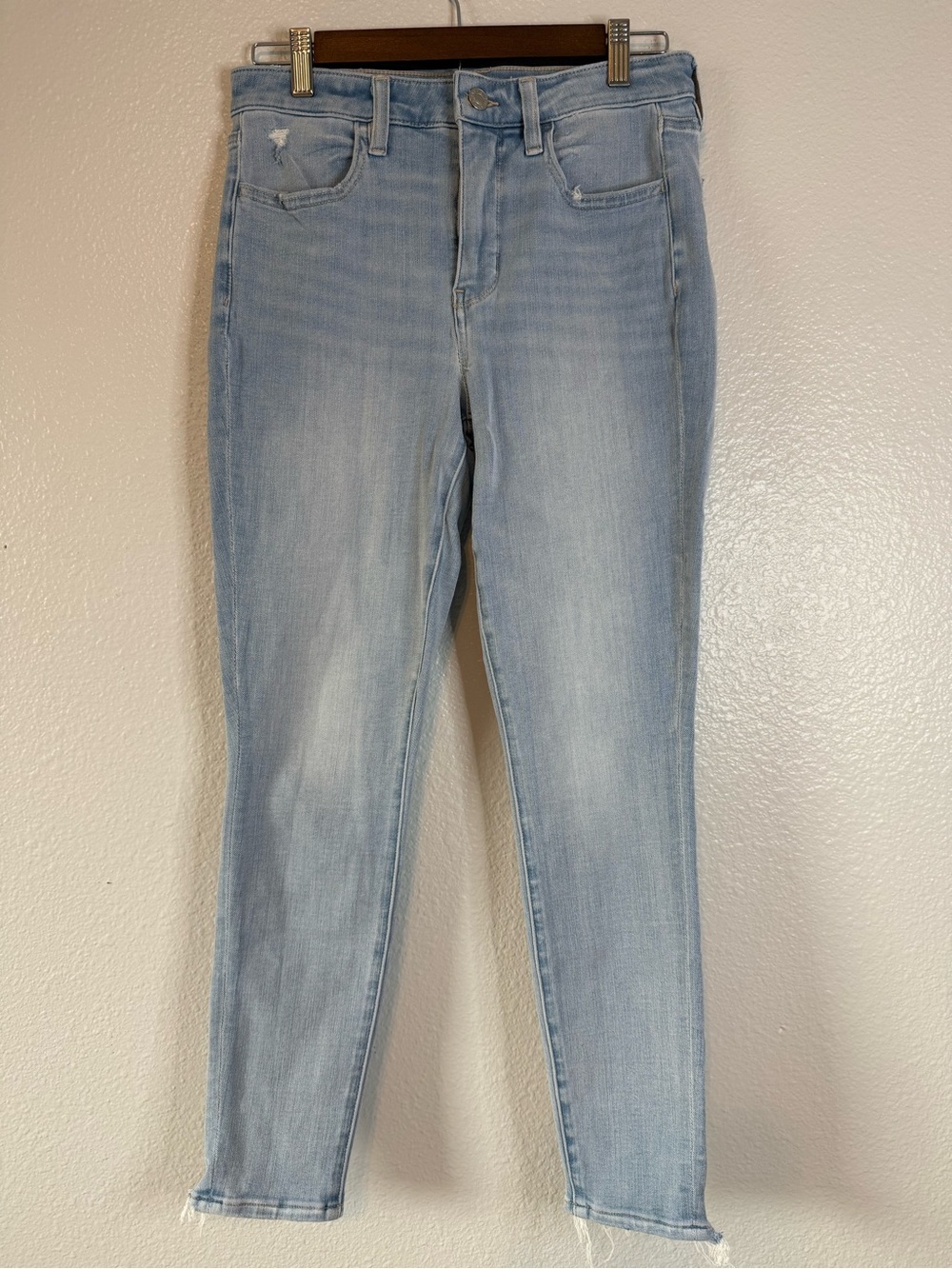 American Eagle Super High Rise Jegging Dream Stretch Size 4 Short Light Jeans